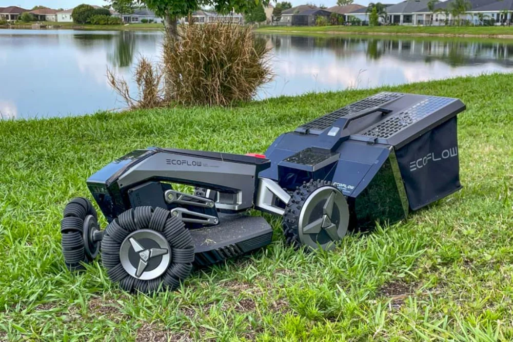 EcoFlow BLADE robotic lawn mower