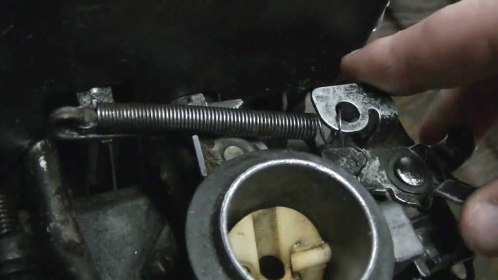 How does lawn mower throttle work?