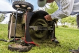Should Lawn Mower Blades Overlap?